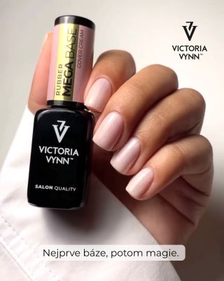 ✨ Nejprve báze, potom magie. A přesně tu zažiješ s Victoria Vynn Rubber Mega Base – báze, která si získala srdce nehtařek...